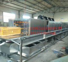 高清图片解读 友邦托盘清洗机，高效洁净的现代化解决方案